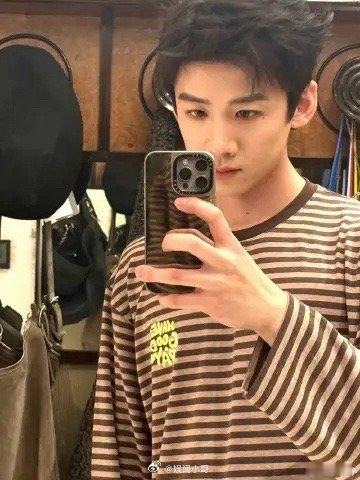 白敬亭 你愿不愿意和我牙齐走 哈哈哈白敬亭这河南味儿粤语“牙齐走”太上头啦！《不