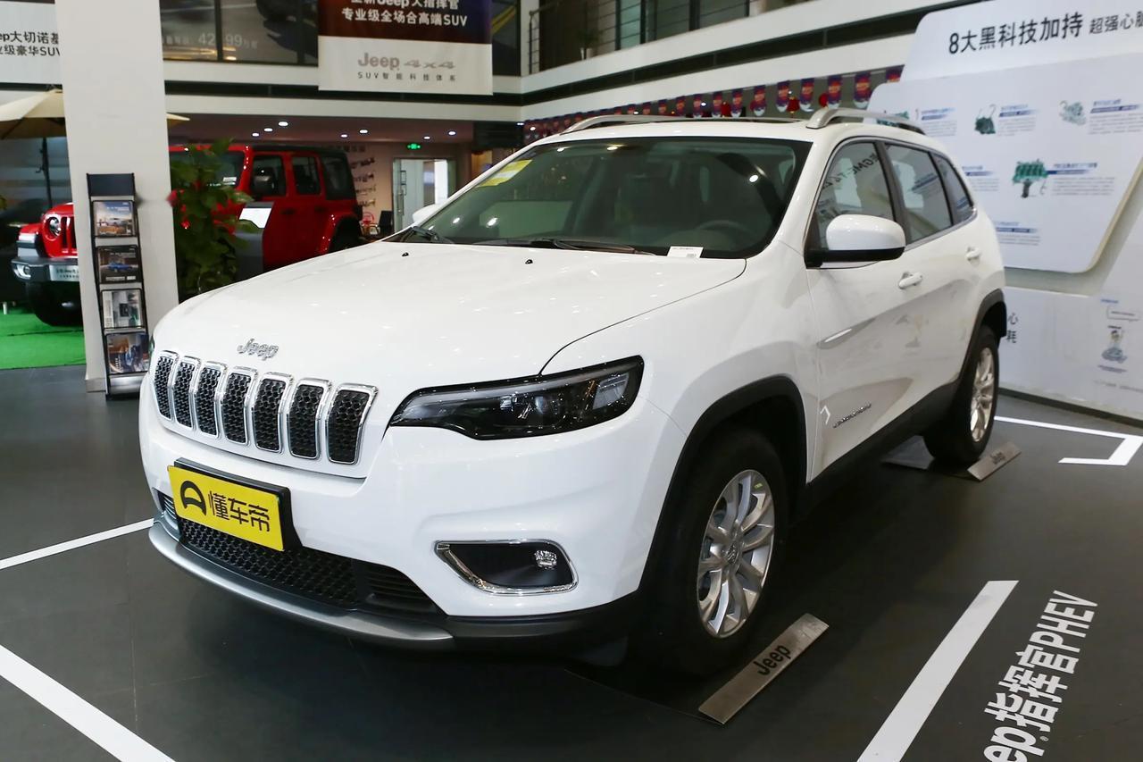 在中型SUV二手车市场，Jeep自由光凭借越野基因和独特设计，吸引着追求个性的消