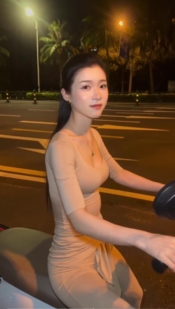 昨天晚上在在朋友面前牛了一把，一帮人喝酒结束都10点了，几个人突发奇想打电话给各