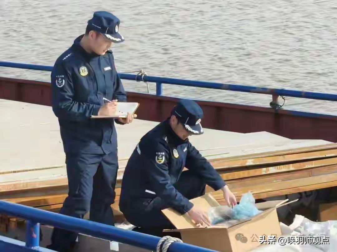 江苏海警凌晨突袭，近百吨“僵尸肉”险流入市场

3月21日凌晨，江苏东台沿海，一