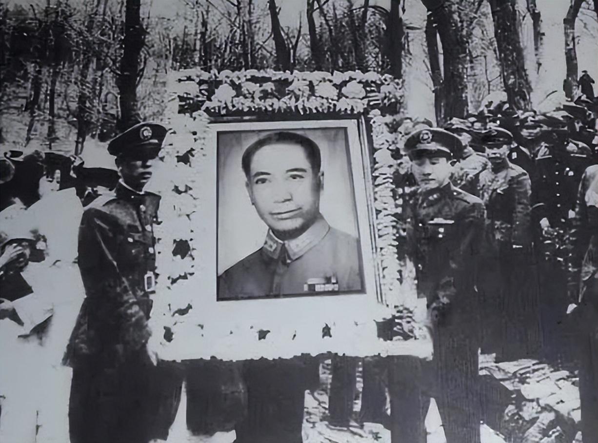 1946年，戴笠意外死于一场空难。噩耗传来，蒋介石等人无不悲痛，但没过几天，蒋介