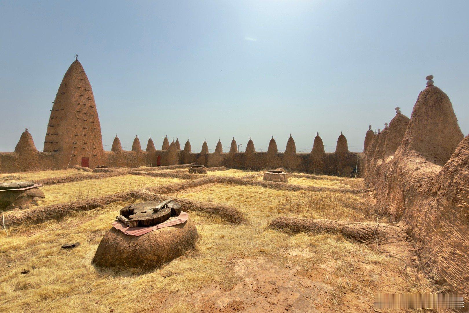 科特迪瓦孔庙—— 世界遗产孔清真寺。孔清真寺是科特迪瓦北部孔城（Kong）的大清