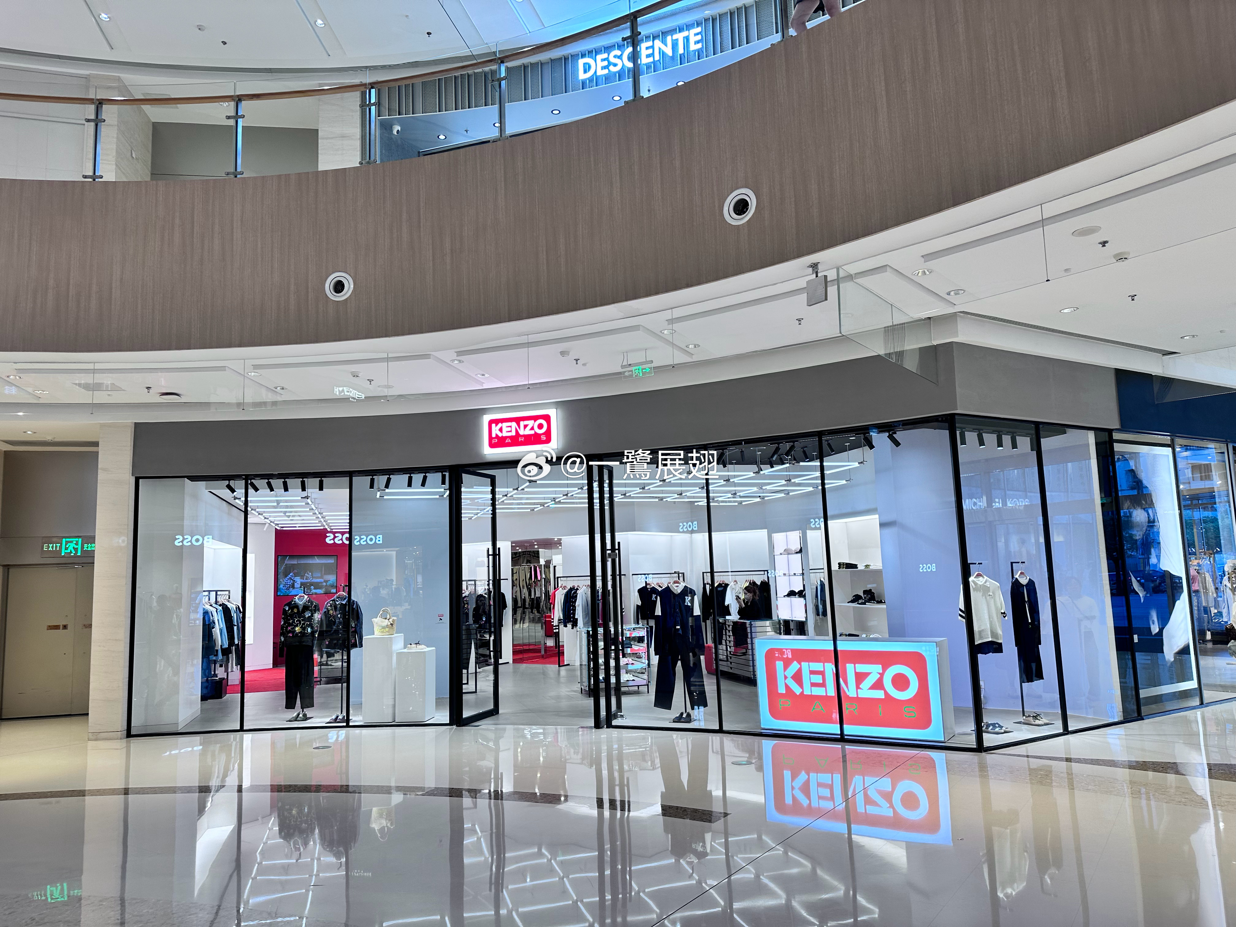 厦门商业 KENZO准备转向岛柜过渡阶段。 厦门·KENZO(万象城店)