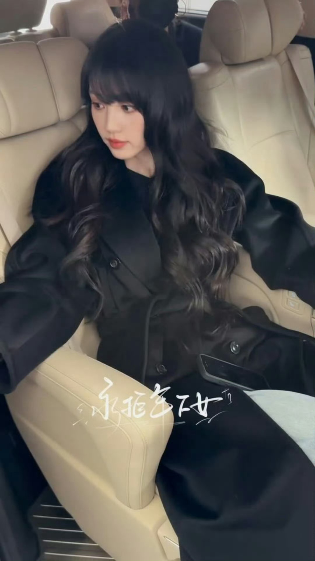 田曦薇Vogue造型预热，真是毫无瑕疵的一张脸[舔屏] ​​​