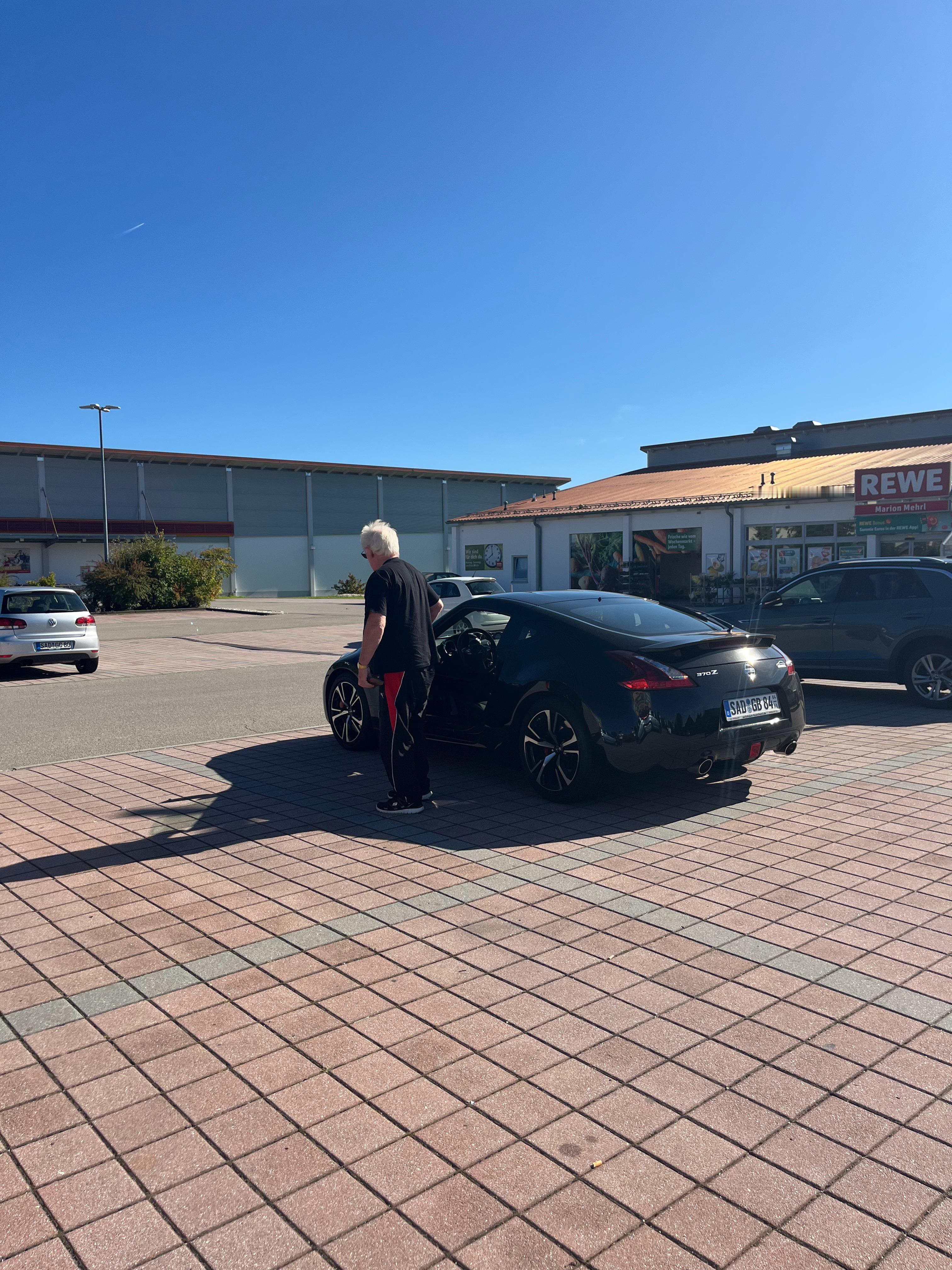 朋友们开跑车要趁早，不然上下车都费劲[doge]yz77聊车 ​​​