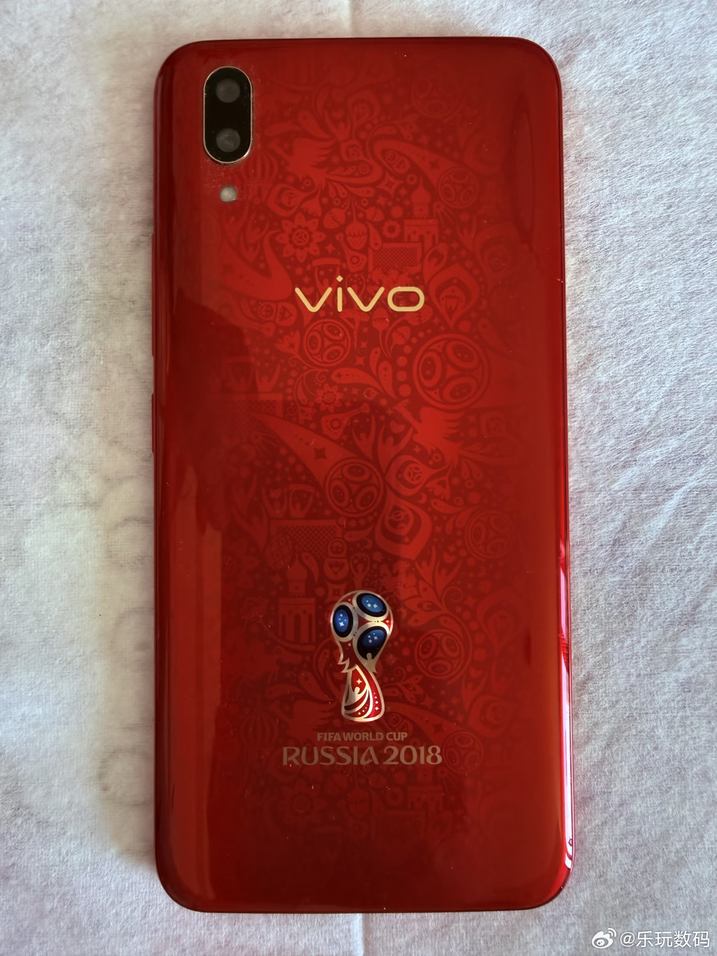 这真是上古神机了 一晃8年过去了！当年的 vivo X21 FIFA世界杯定制版