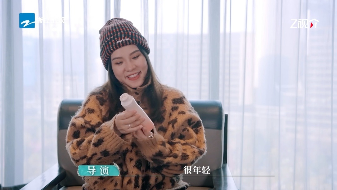 谢依霖用郭碧婷送的杯子装酱油风华合伙人 什么叫真闺蜜？就是她送你的结婚礼物，你拿