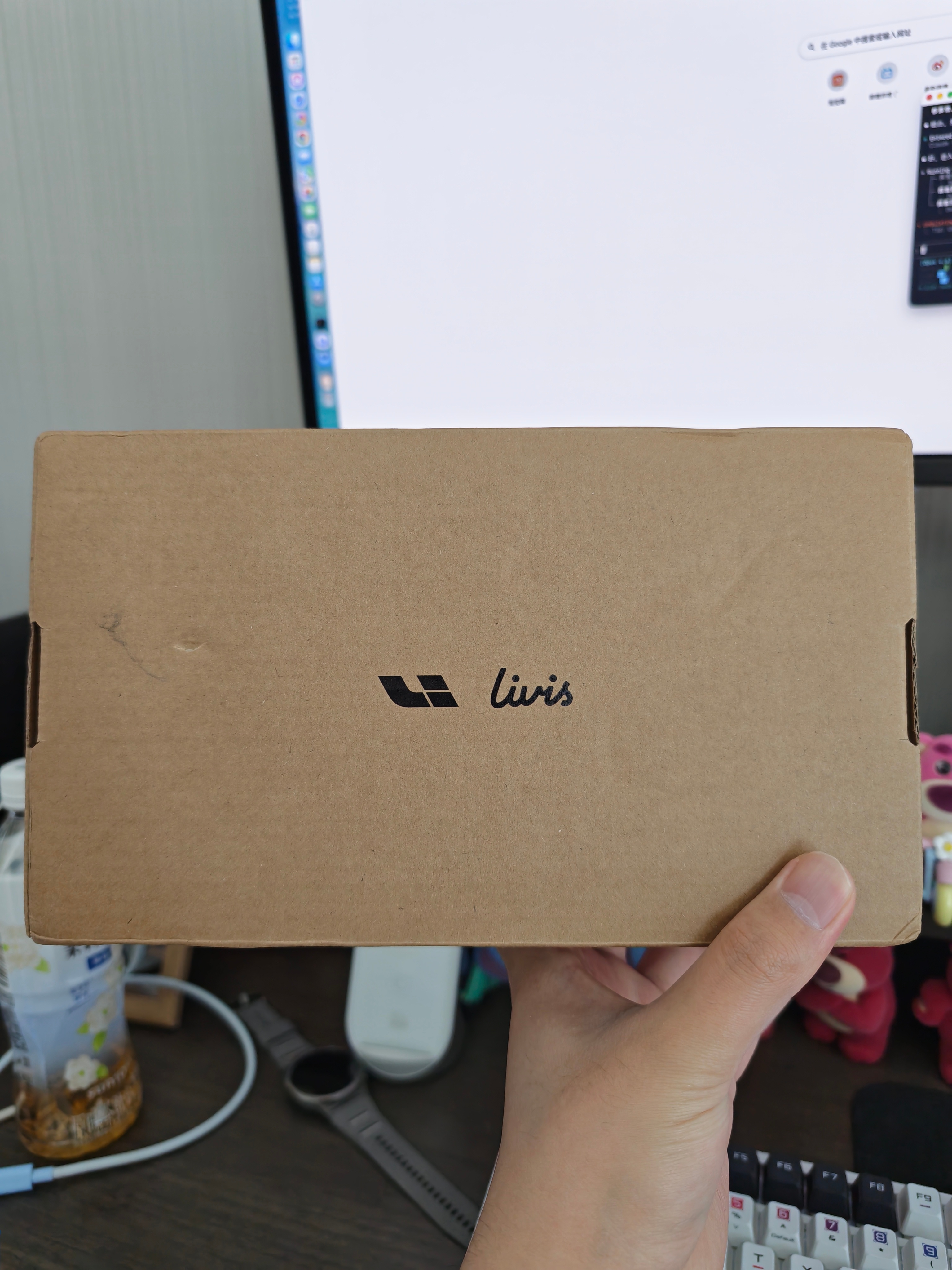 买的第二副理想Livis眼镜收到了，这次买的经典黑哑光款