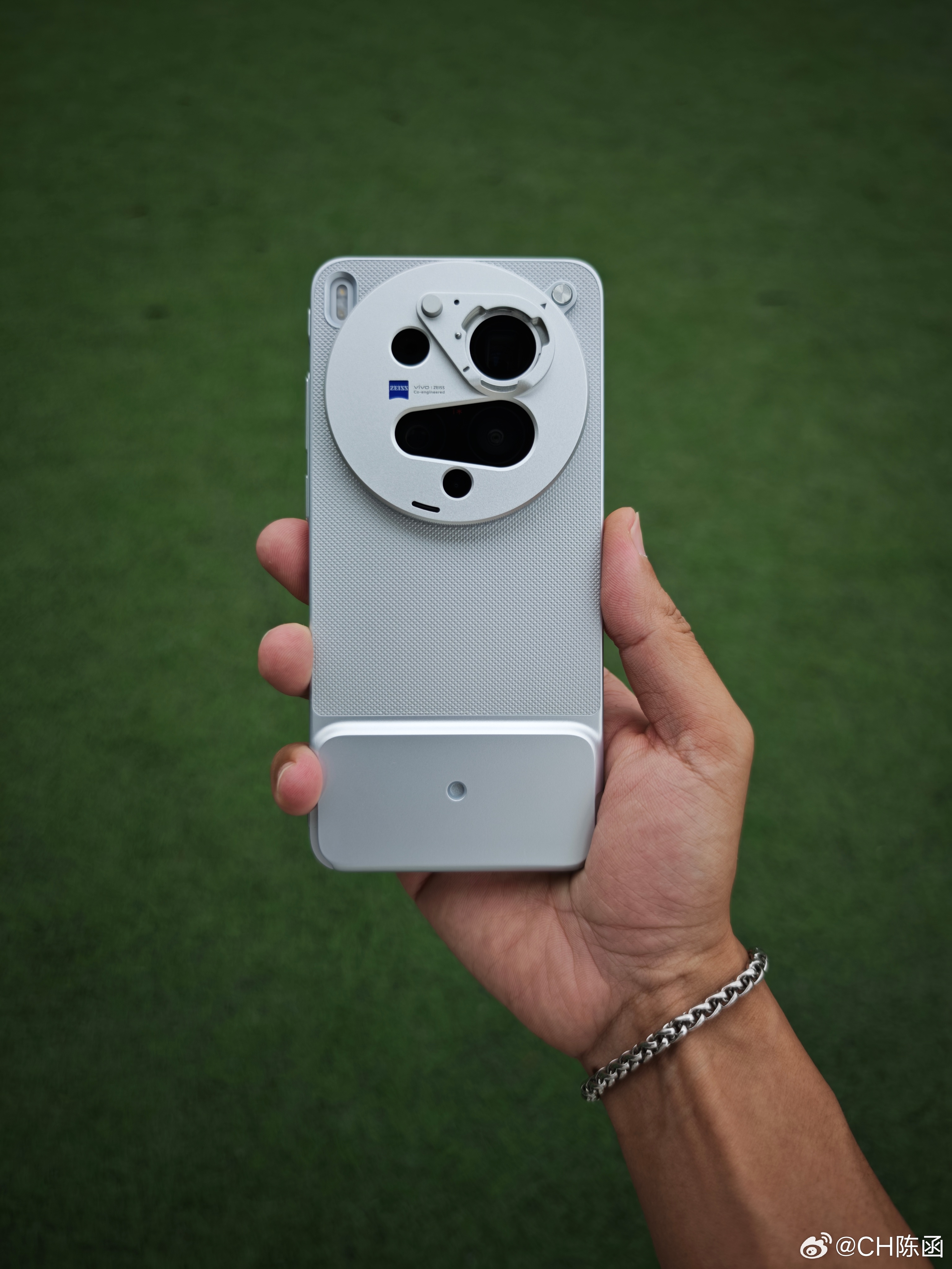 vivo X300 Ultra到手啦！赶紧试拍一下，一会跟大家分享