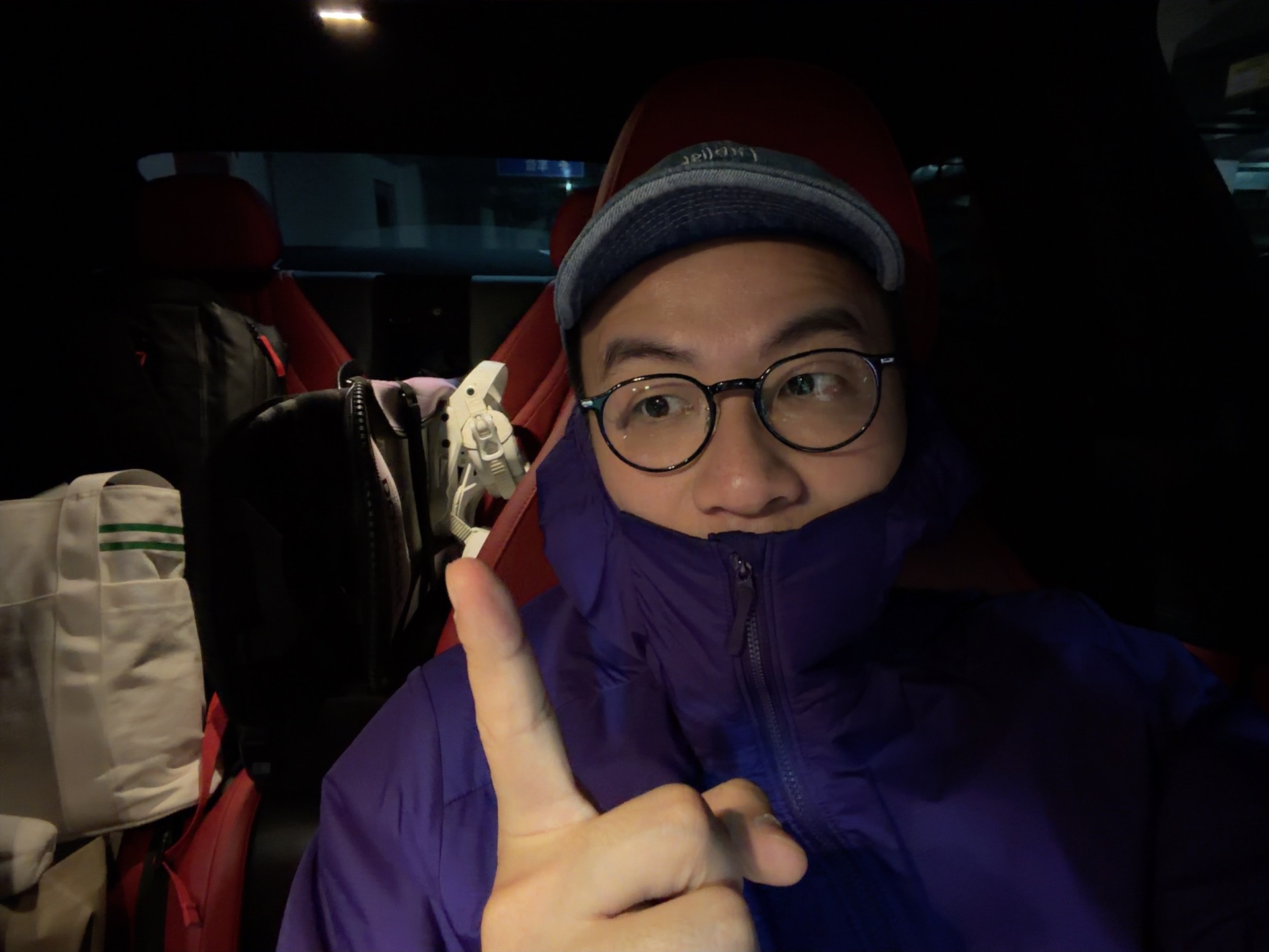 今天开着CLE Coupe来滑雪了两个人开着绰绰有余装载能力拉满滑雪吾曰设计