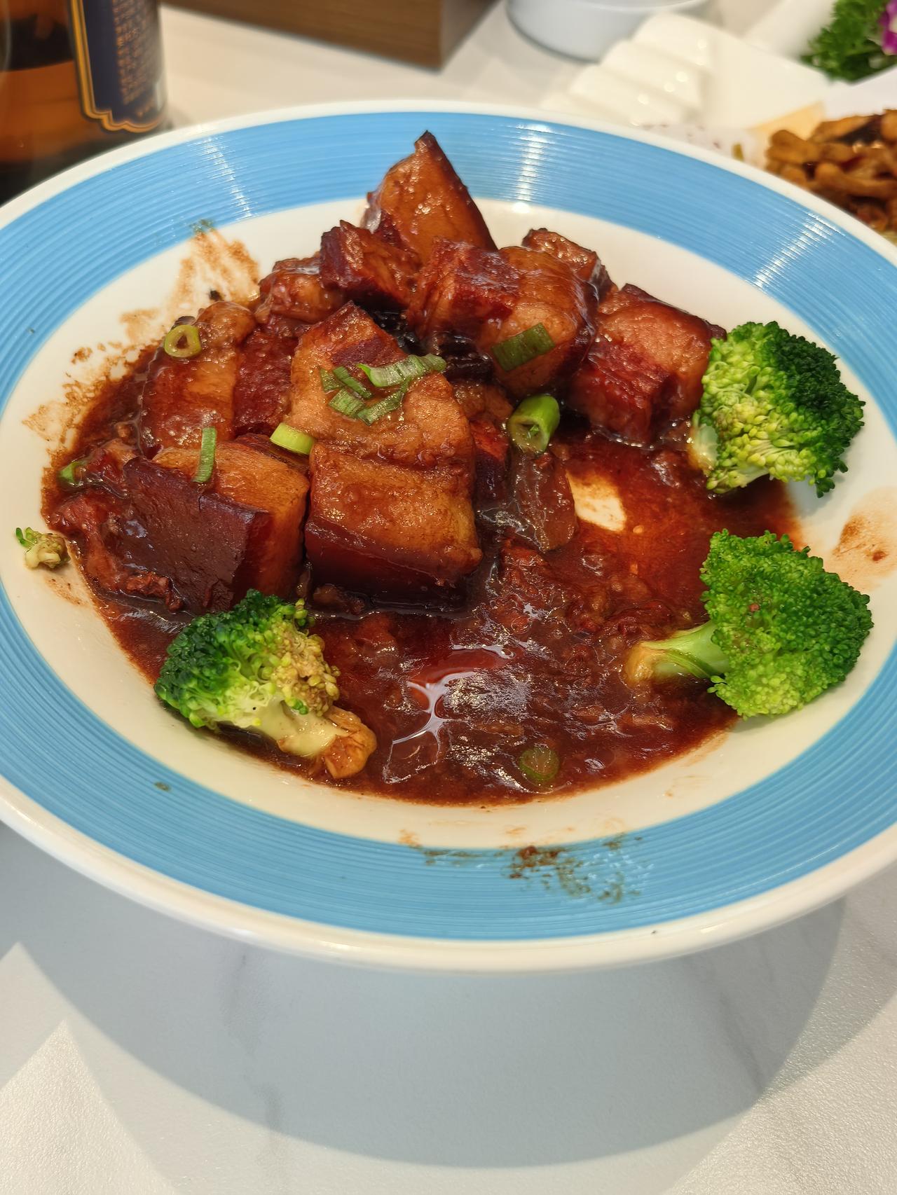 有几个好哥们还是很幸福的事。
昨天和老伴结束了为期一个月，行程5700公里的旅行