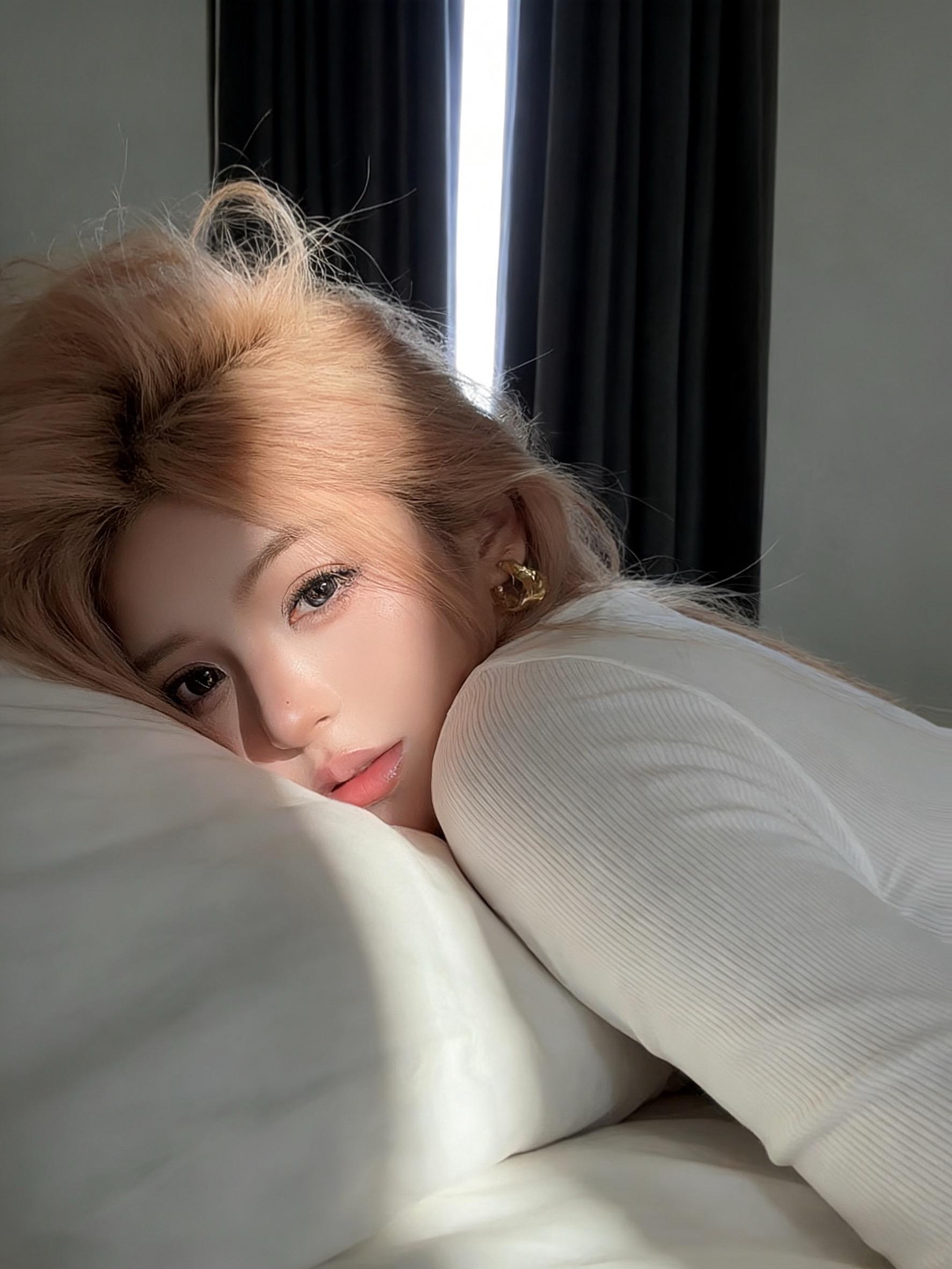 你明媚的眼角 是触动我心弦的第一缕春水