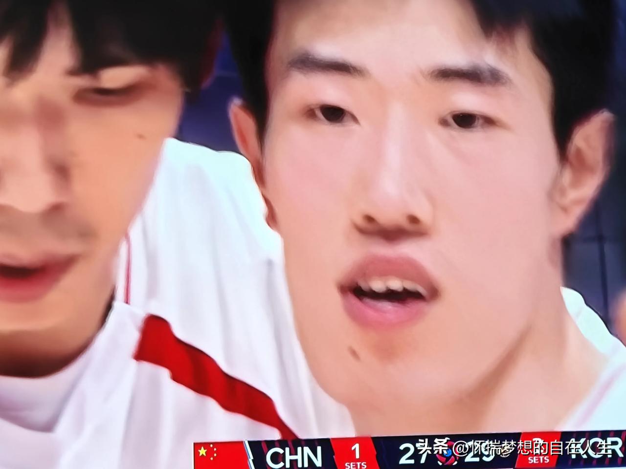 今晚对于喜欢中国女篮和中国男排的球迷来讲，无疑是一个失落的夜晚，中国男排1比3不
