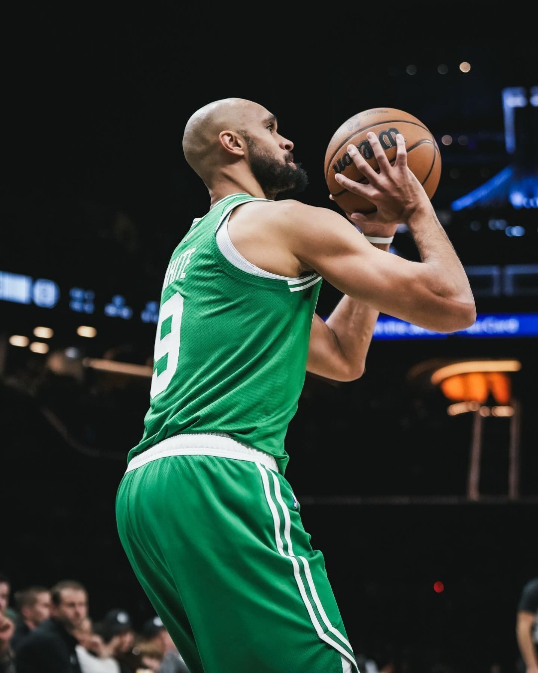 谈到球队三连胜，怀特表示：“赛季还很长，我们只需要继续变得更好。不能对任何成绩感