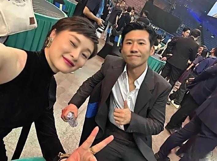 这两位实力派演员，没人不喜欢吧？
吴越演技一直在线，人品也好，
王骁虽然成名晚，