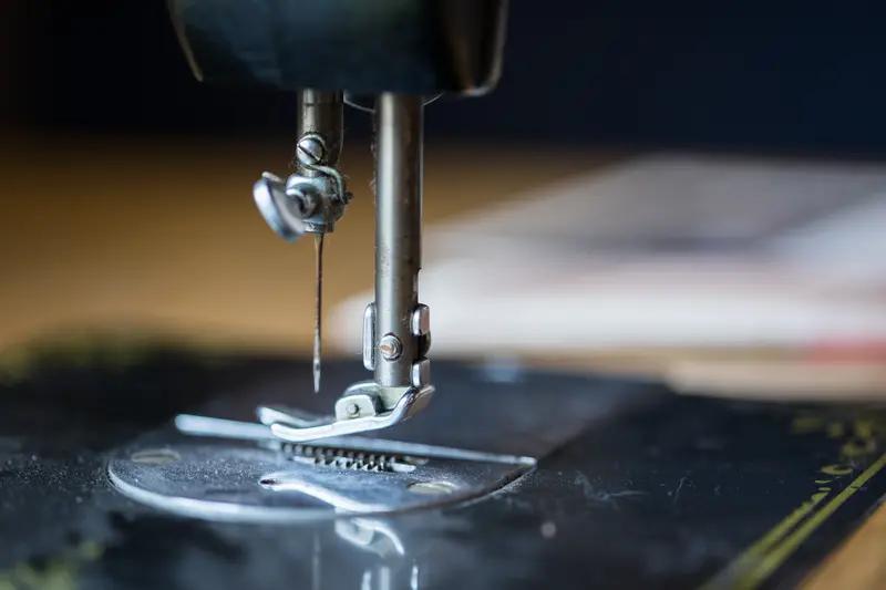 家里有旧缝纫机的有福啦，我来公开下回收价。一般普通家用的旧缝纫机，回收价在50 