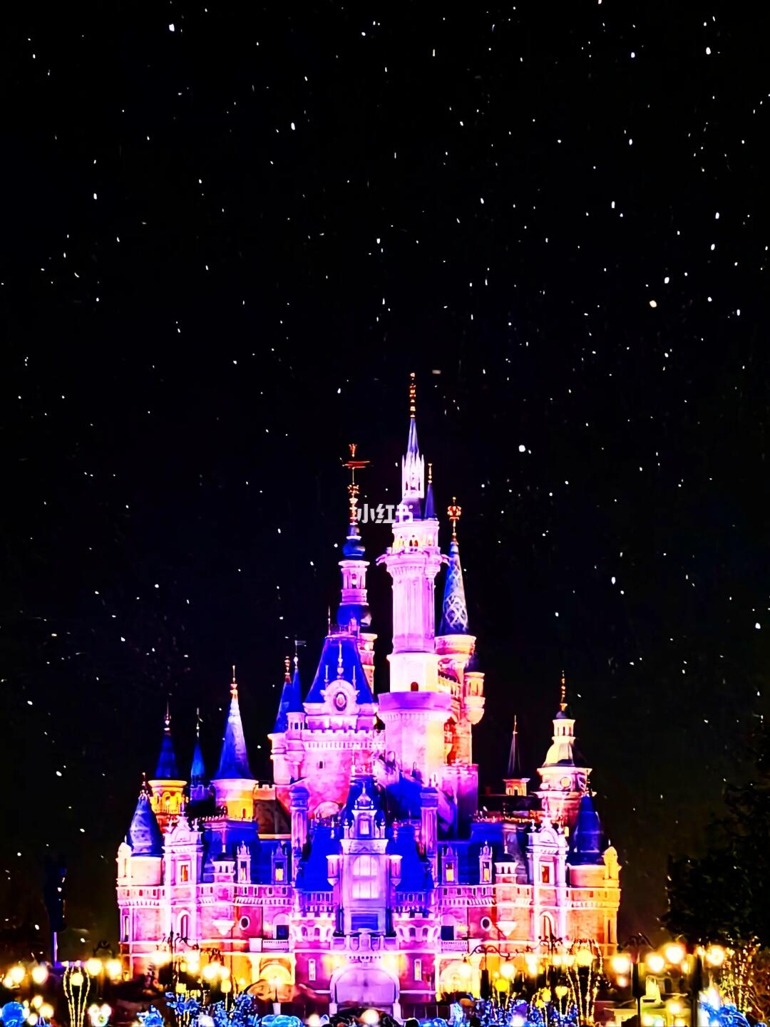 下雪的上海迪士尼真的很美