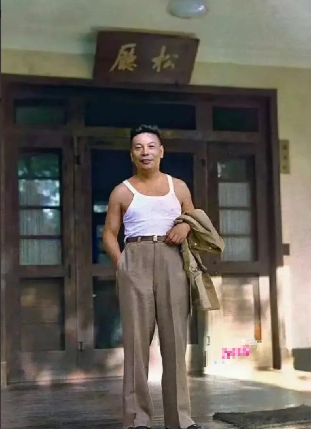 你印象里的蒋经国，永远是中山装笔挺、一脸严肃的政务形象？这张罕见私藏照完全颠覆认
