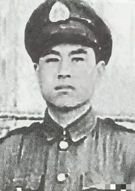 1943年，飞贼“赛狸猫”在北平街头被日本特务当众扇耳光，他一气之下，竟潜入冈村