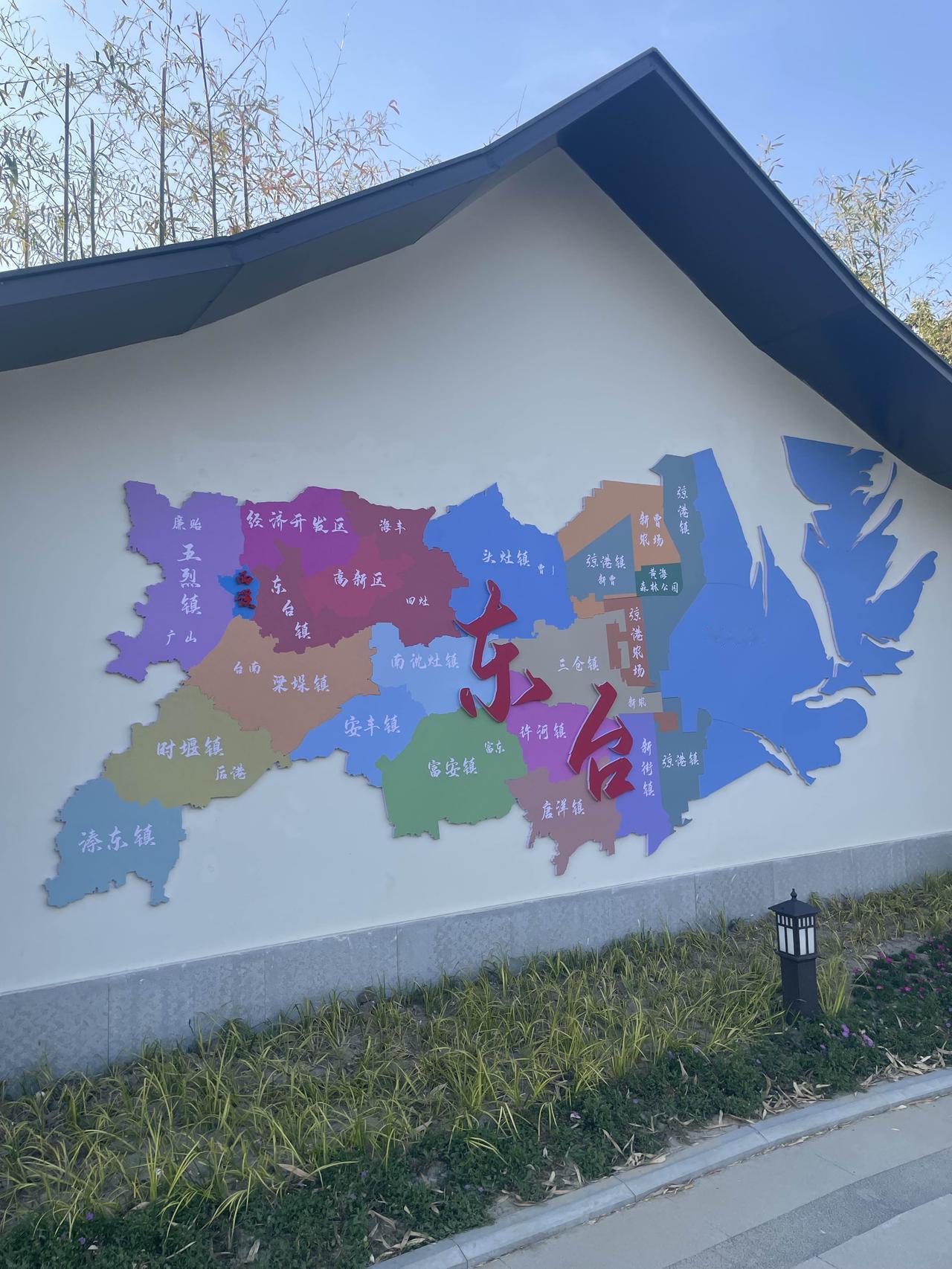 江苏省应该学习当初的建立城市的宝贵经验，像广东省将当初的宝安县改为深圳市、东莞市