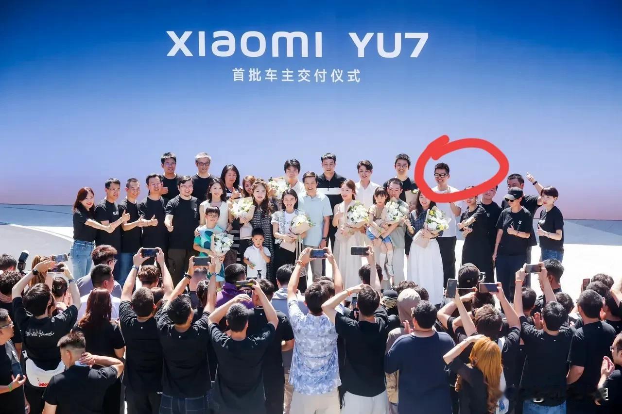 这个不是颜宇鹏吗，他怎么也来了？
