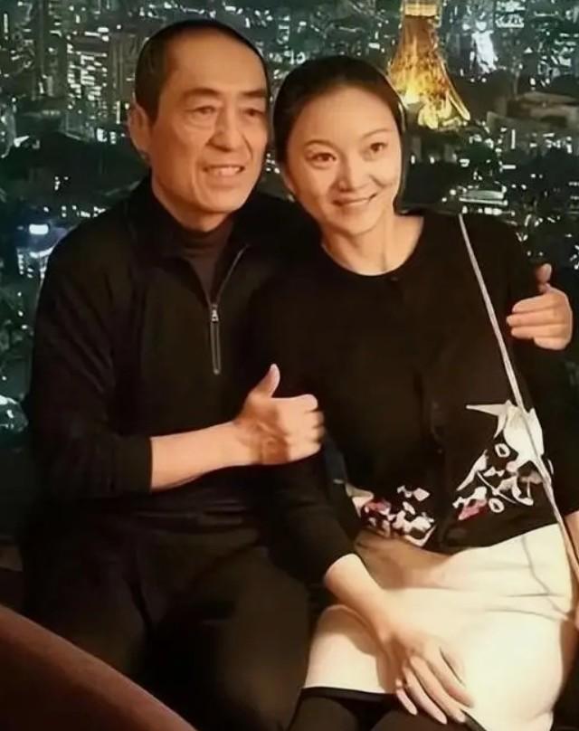 張艺谋选择陈婷是为了再延续自己的生命基因，和巩俐在一起八年，一直不结婚。
 
而