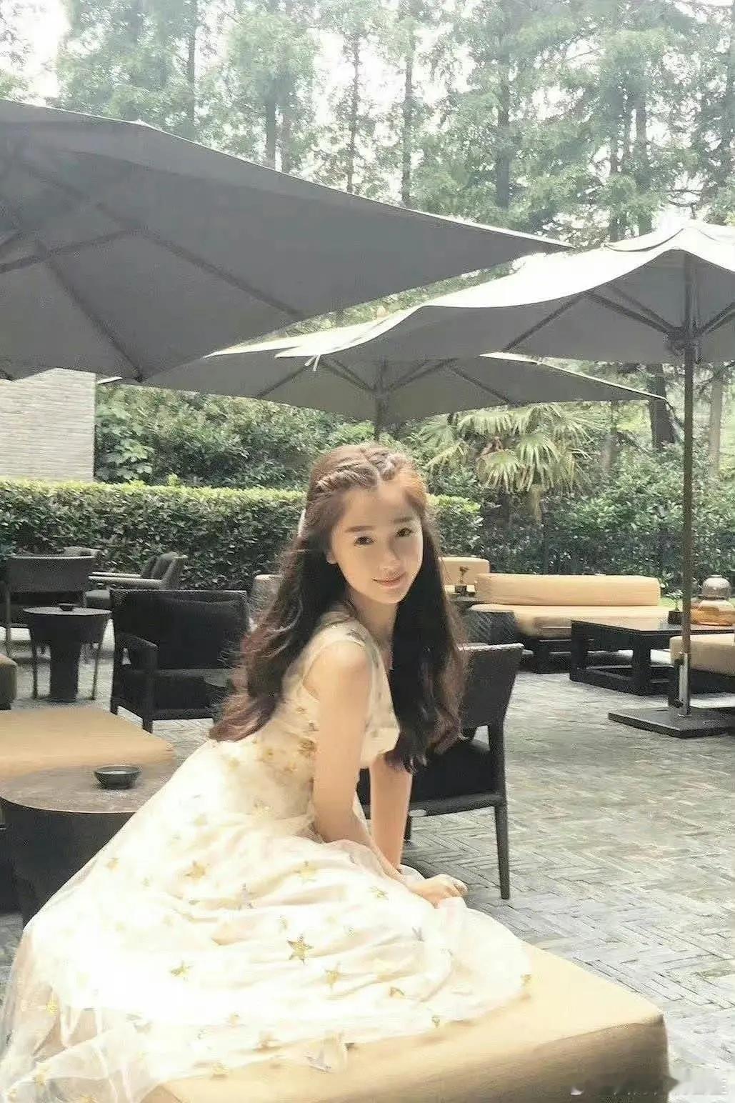 早期的欣欣子我可太喜欢了[打call][打call][打call]清冷千金感直接