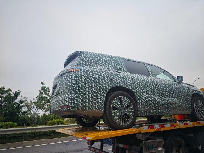 零跑 D 系列下冲击 30 万级市场的一款车，尺寸很大，最终能卖到什么价格，大家