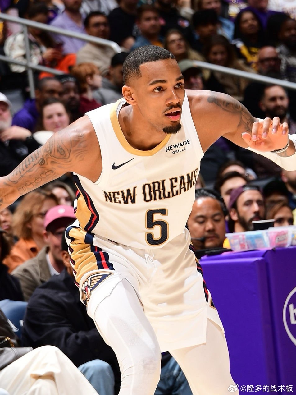 德章泰-穆雷将缺席明天对阵国王的比赛（伤病恢复）特雷-墨菲、锡安被列为出战成疑。