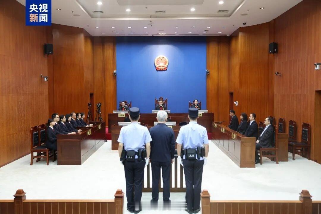 许家印一审被判无期67岁也到头发白的年龄了
