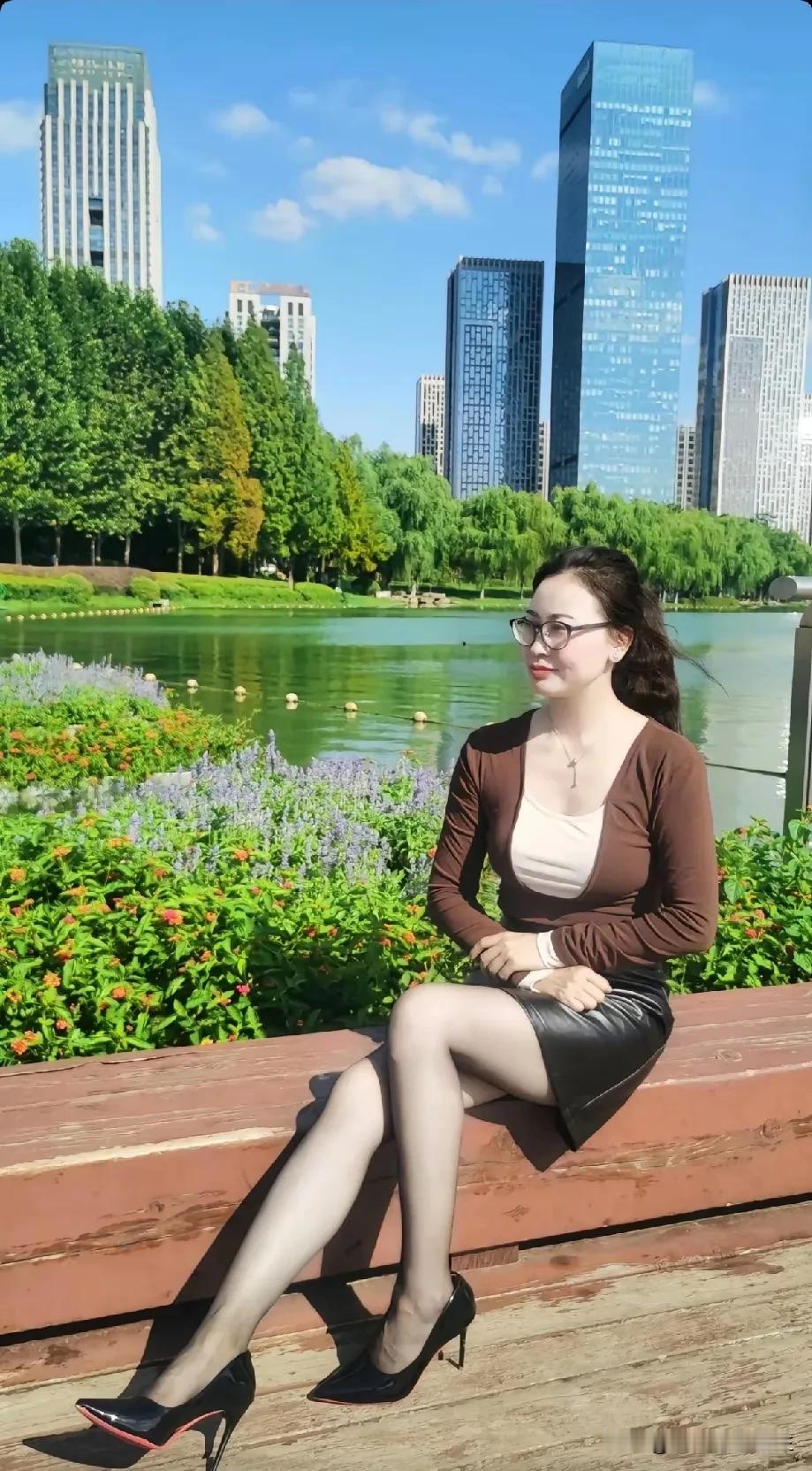 80后已经板上钉钉的成为阿姨了，太残酷了[流泪]
