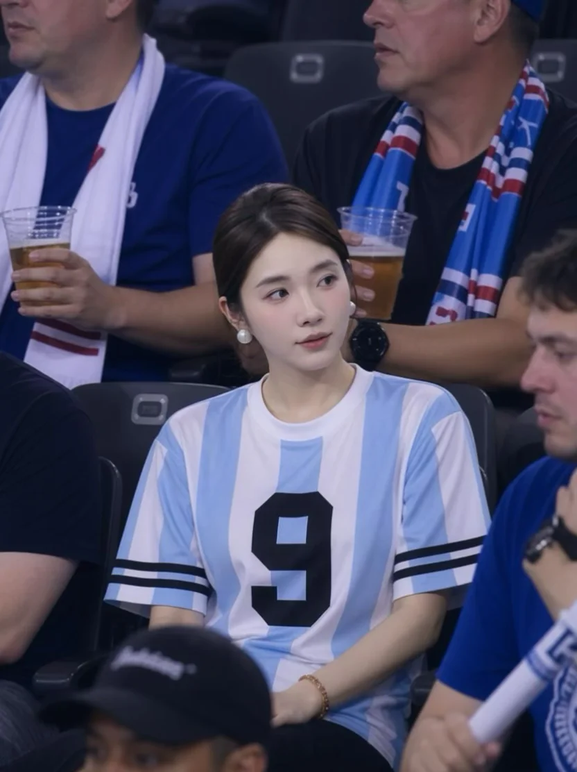 和女儿在世界杯看台被拍到了！！！⚽️