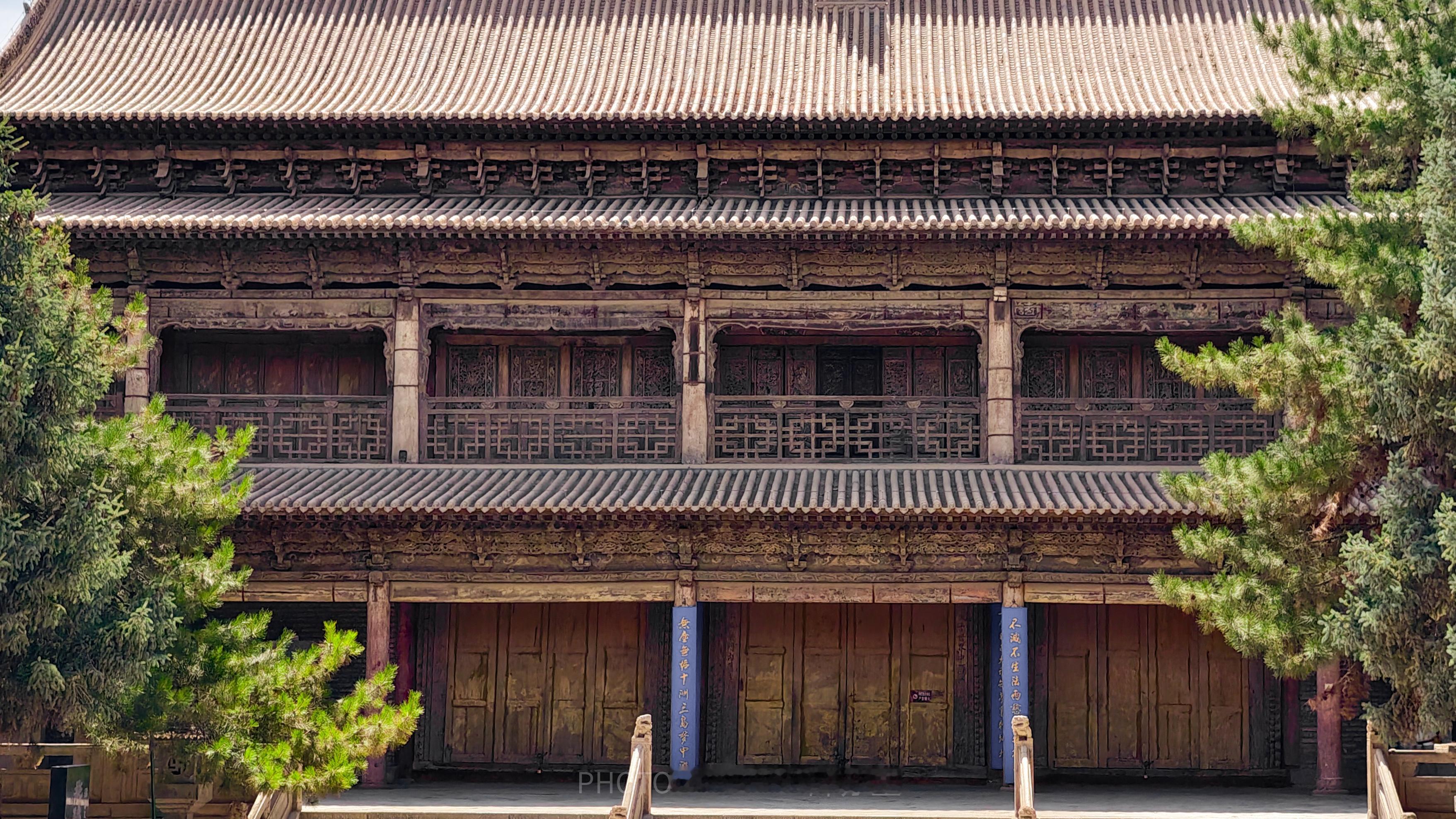 再提起张掖，我还是会想起大佛寺。如果说张掖的浪漫，一半给了七彩丹霞的浓烈，那另一