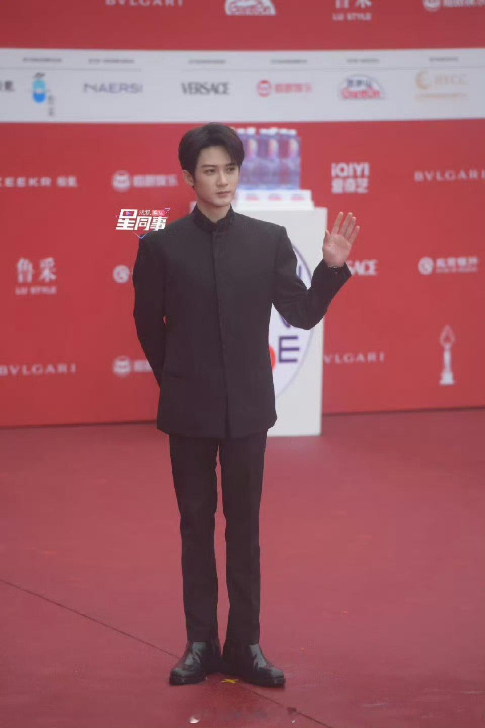 檀健次北影节生图 哇塞哇塞 檀健次新中式黑色西装 ​​​