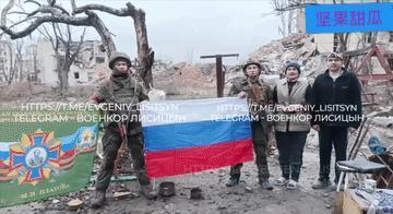 塞弗尔斯克，南部集群第六哥萨克旅的战士们升起了旗帜

城内西部战斗仍在继续，几个