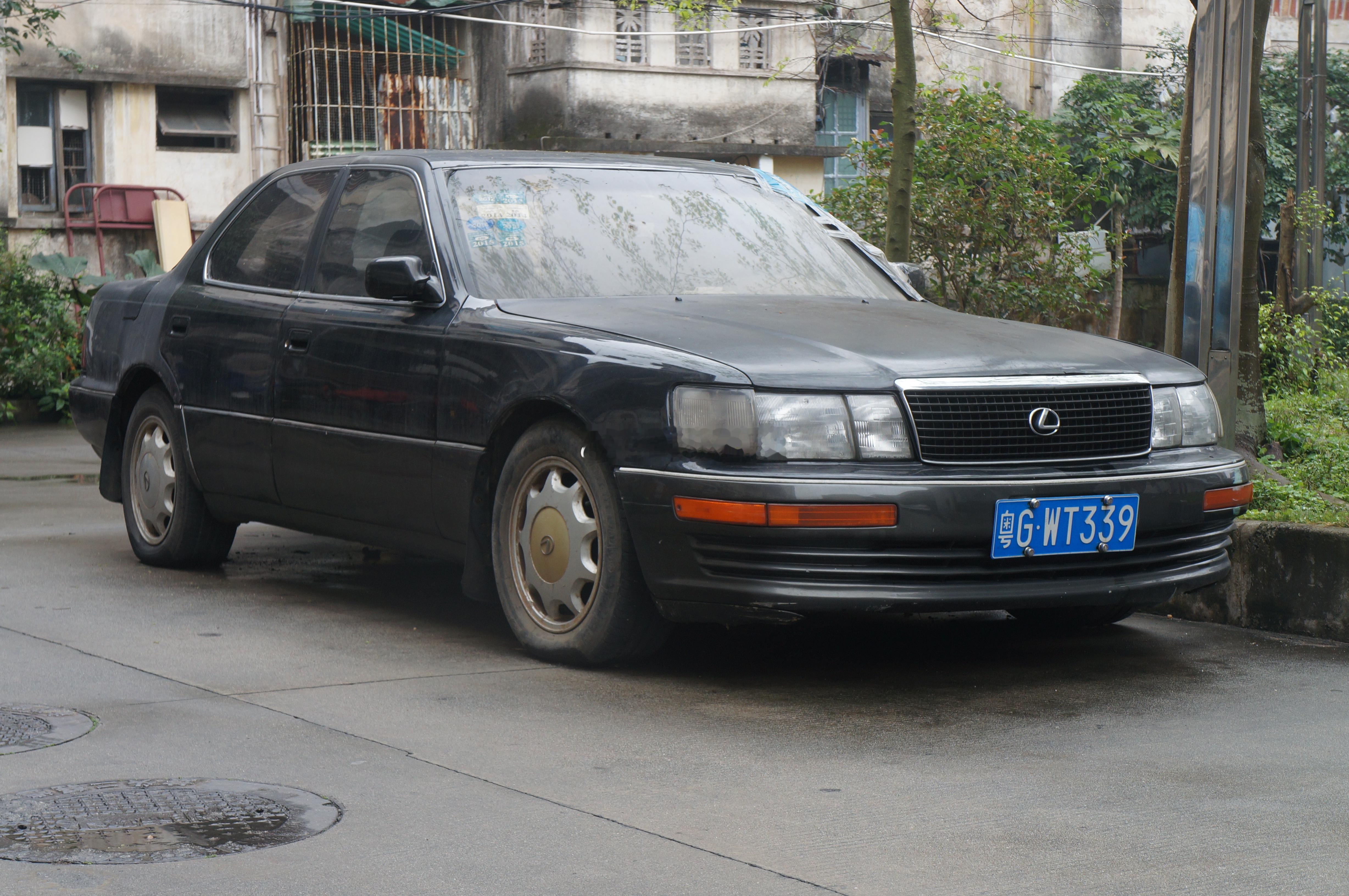 换装了全套凌志车标和中网却也部分保留原日规车标的改舵JDM，TOYOTA CEL