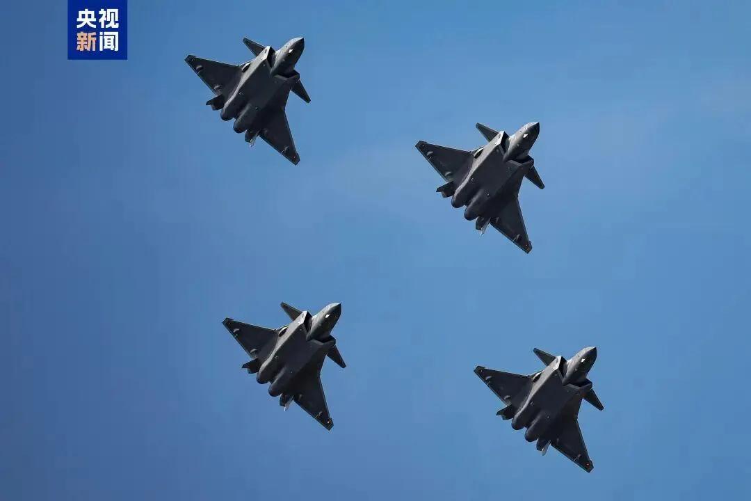 长春上空太炫了！他们在硬核秀肌肉……
        9月19日，长春航空展上有
