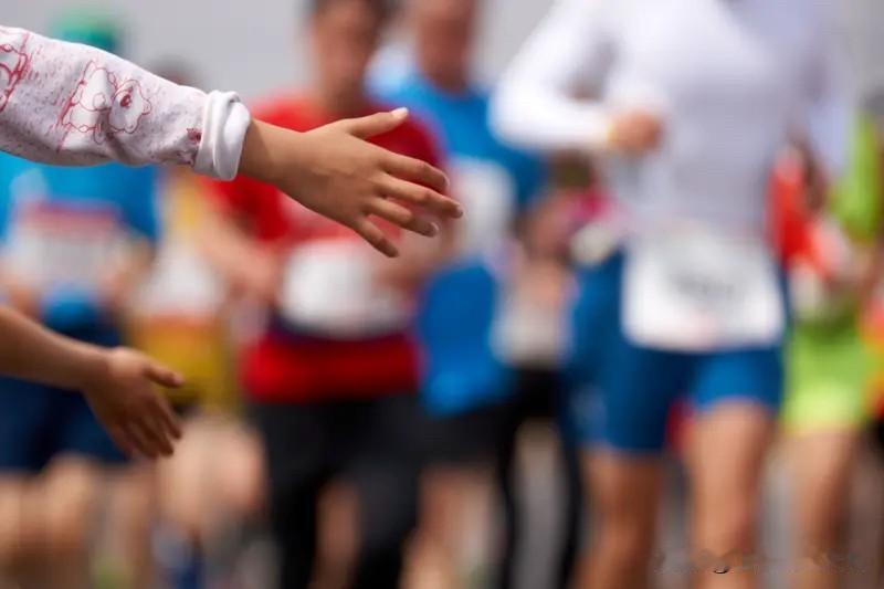 前期花重金邀请流量选手没有问题。
但实力更强的选手早已经报名参加比赛，文旅局不会