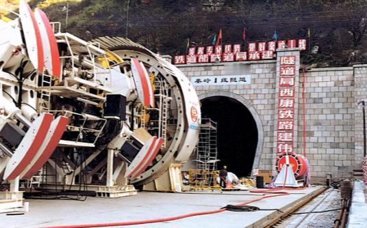 1997年，中国修建秦岭隧道时，找德国购买盾构机，德国鼻孔朝天：3.5亿一台，爱
