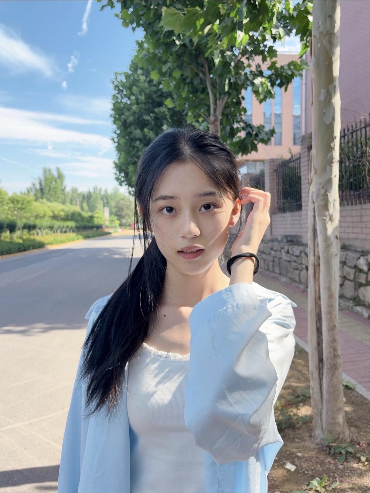 清新自然，少女心满满，阳光下的美好时光。