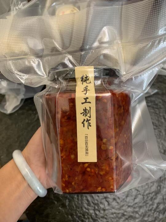 我妈妈说：没想到她做的豆瓣酱还能出国❗️