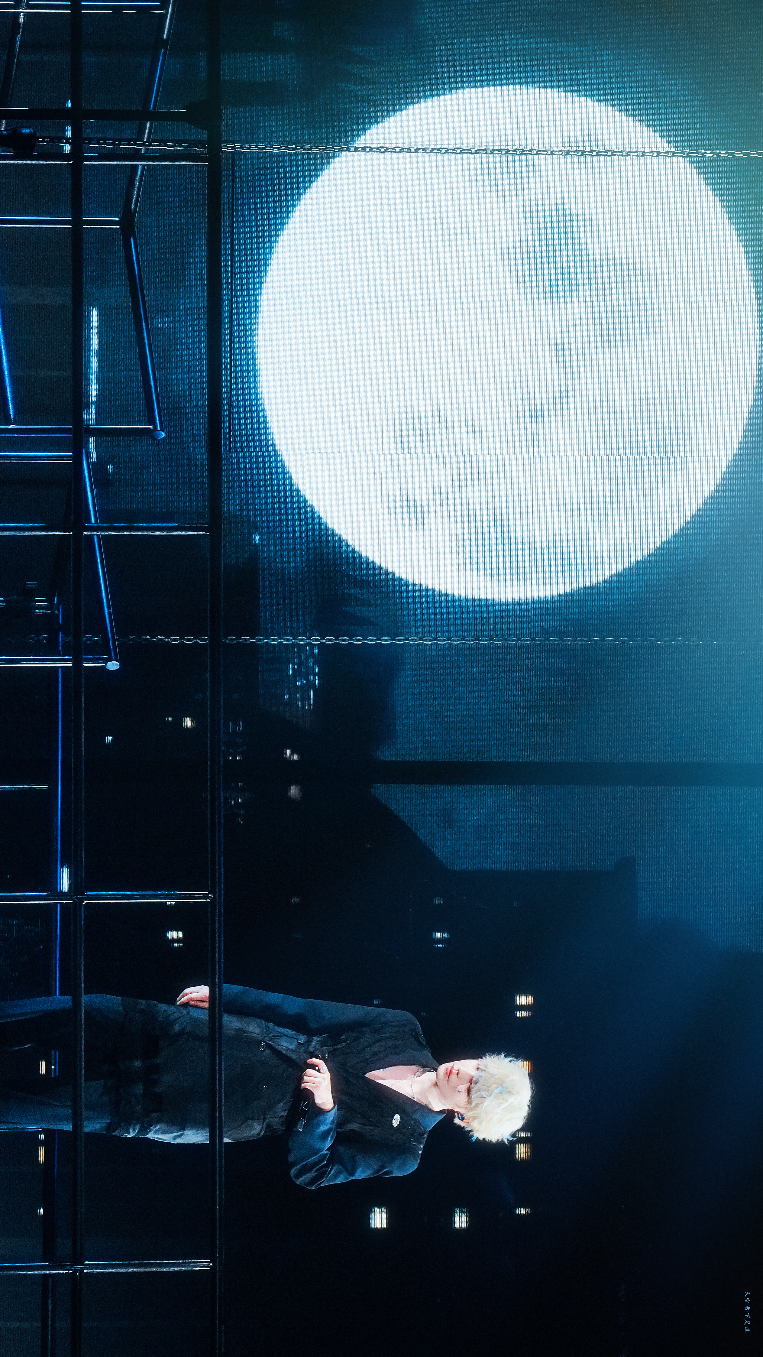 王俊凯当潮汐漫溢巡回演唱会 月之神🌙 