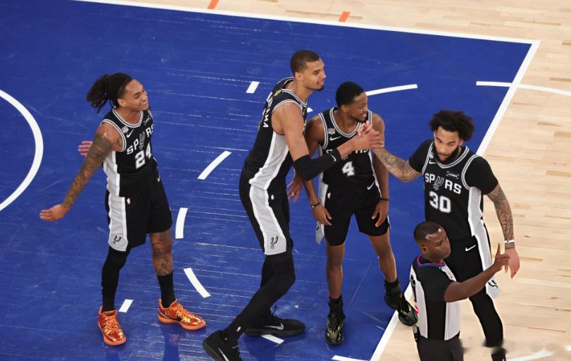 【NBA史诗级崩塌】马刺客场29分领先被翻盘！创总决赛耻辱纪录，1-3命悬一线北