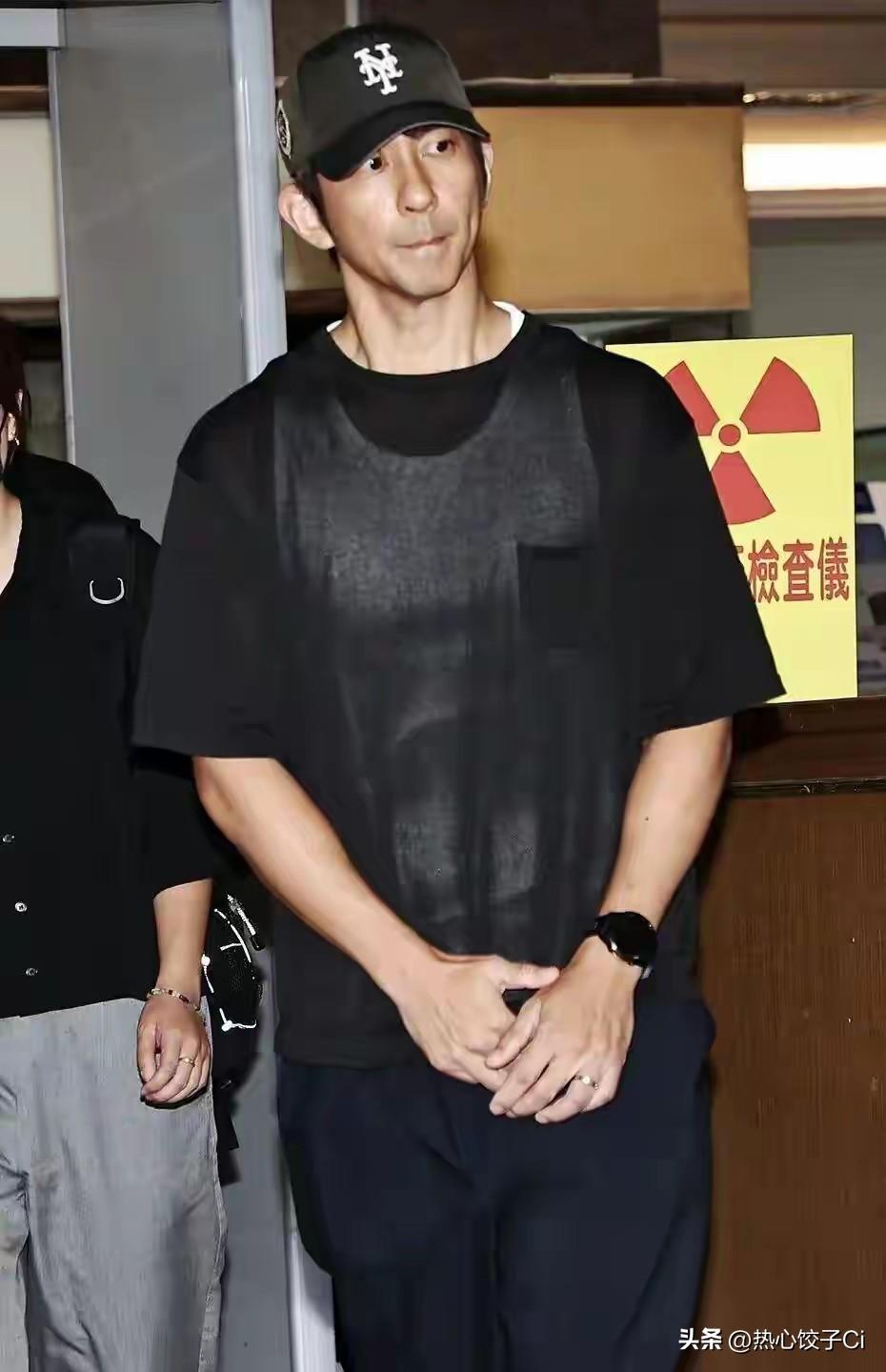 台湾艺人修杰楷逃避兵役案侦查告一段落，新北地方法院持续审理中，近日首度传唤修杰楷