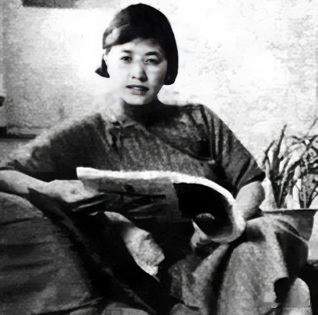 凌叔华（1900年3月25日—1990年5月22日），原名凌瑞棠，生于北京官宦书