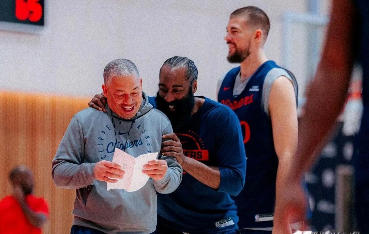 快船不拆家，只换乔治。
小卡留着，哈登不动，鲈鱼继续带。
管理层心里明镜似的——