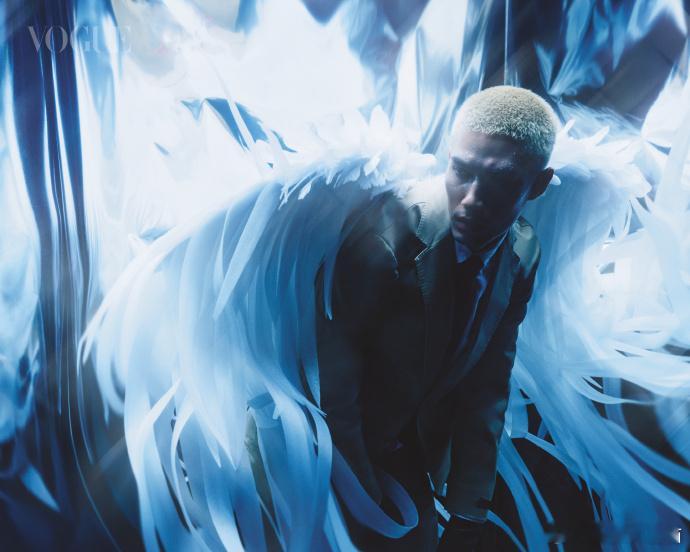 米卡VOGUE首封上线米卡解锁VOGUE新加坡封面 作为粉丝表示直接躺平骄傲就完