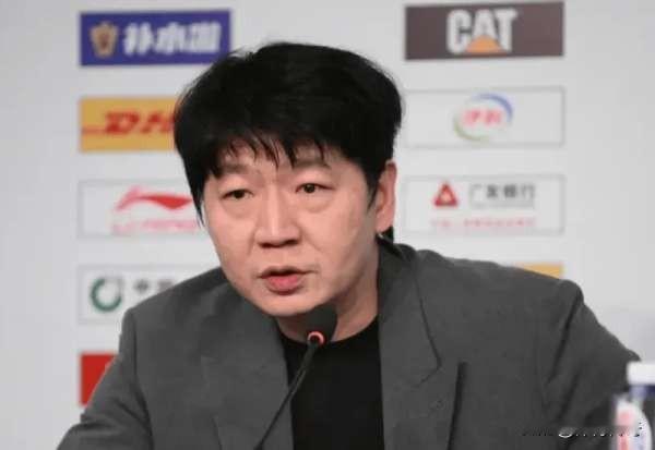 山东男篮到底怎么了？一路从积分榜第四滑落到第八！和北京首钢这场球，球员执行了教练