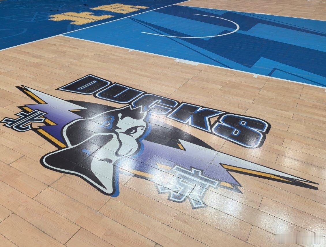 北京首钢 地板很不错，期待新赛季🌟 