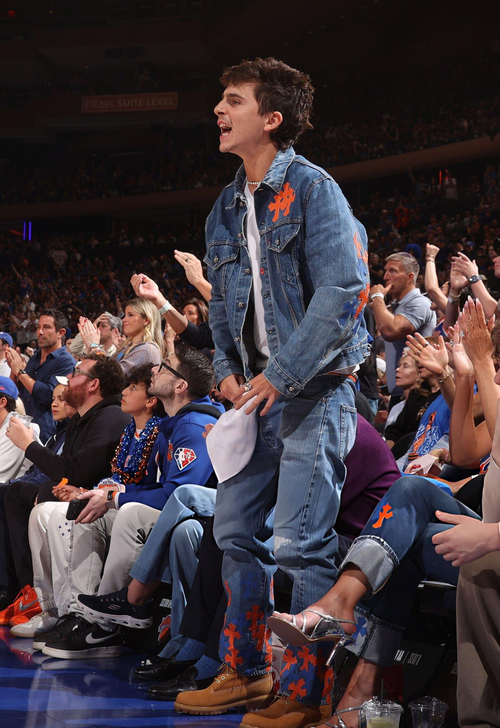 马刺vs尼克斯 提莫西·查拉梅和女友凯莉·詹娜观看NBA总决赛 